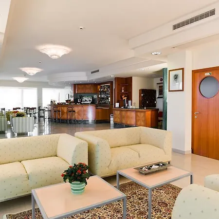 Globus Hotell 3*